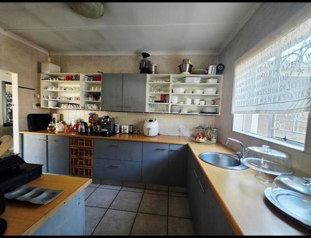 3 BEDROOM HOUSE FOR SALE IN VAN RIEBEECK PARK